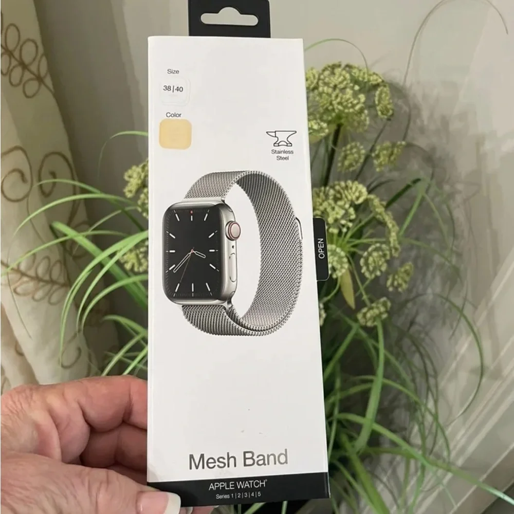 APPLE WATCH GOLD MESH BAND NEW IN BOX